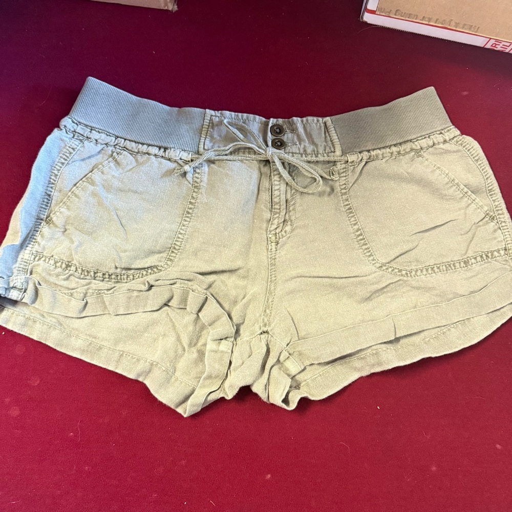 Vintage Aeropostale Women's Tan Cargo Shorts